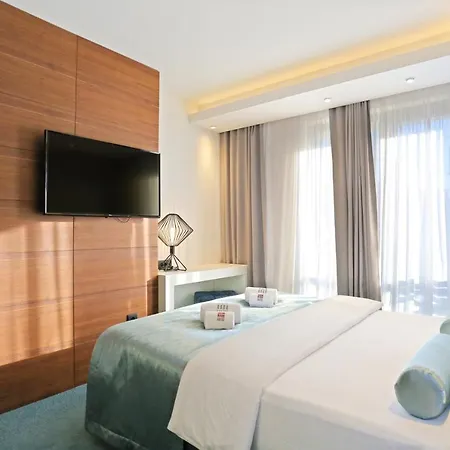 With A Swimming Pool - 18489 Maison d'hôtes