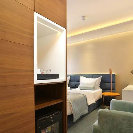 With A Swimming Pool - 18489 ゲストハウス 4*